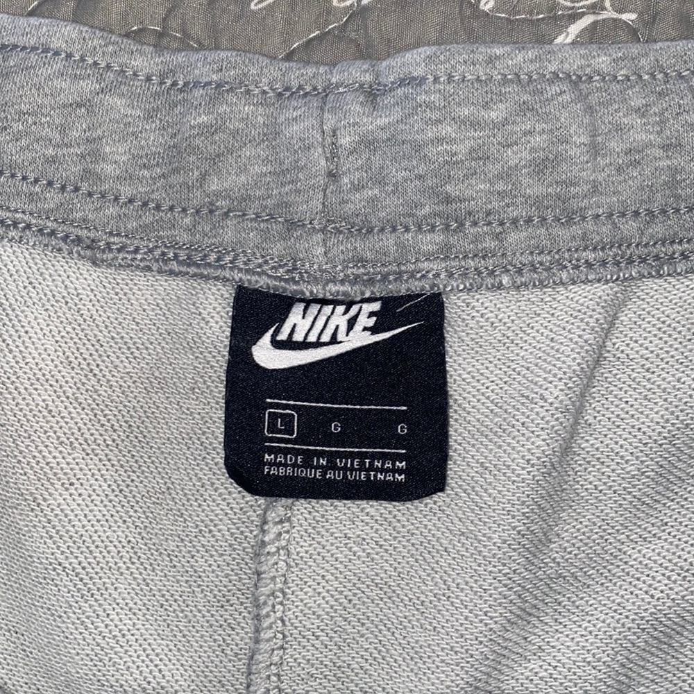 Shorts - Picture 3 of 3